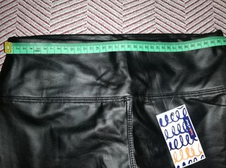 Pantalon estilo cuero 