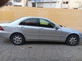 Mercedes-Benz Clase C 2004