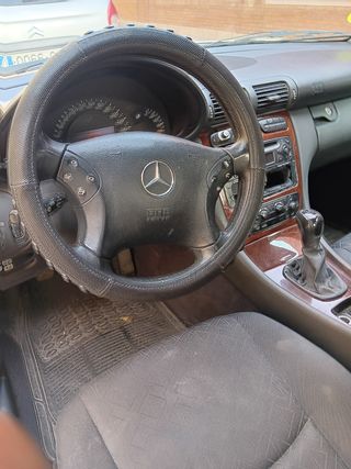 Mercedes-Benz Clase C 2004