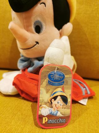 Pinocho (Pinocchio) marioneta de peluche Disney.