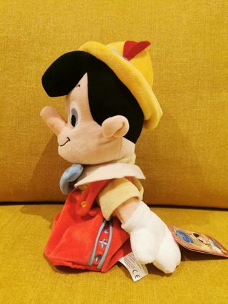 Pinocho (Pinocchio) marioneta de peluche Disney.