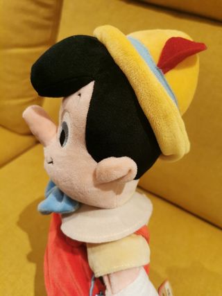 Pinocho (Pinocchio) marioneta de peluche Disney.