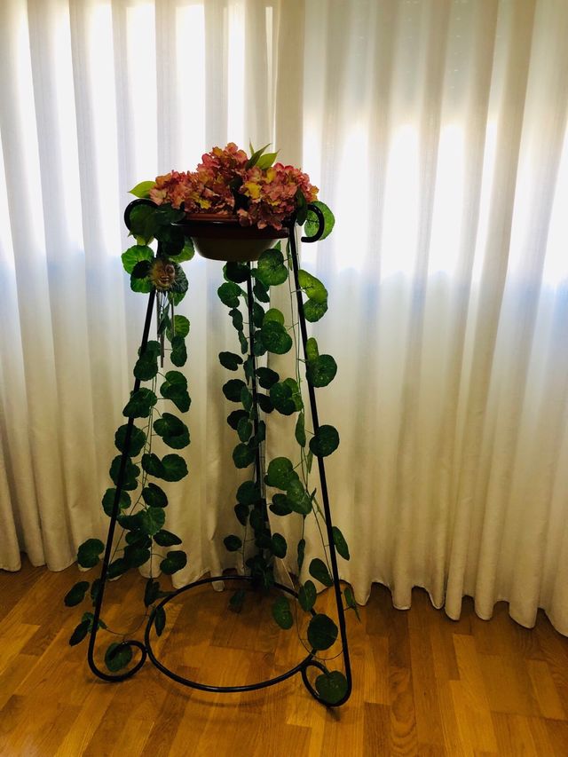 macetero de 1’20 cm de alto