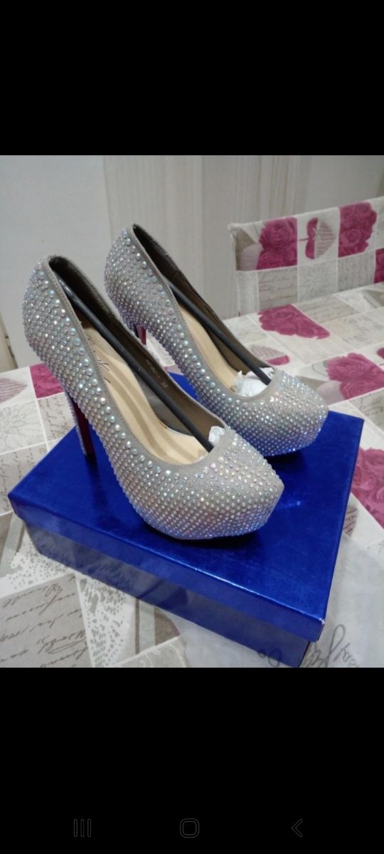 Scarpe elegantissima luccicanti