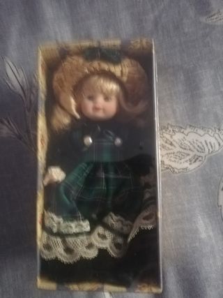 Bambolina in porcellana