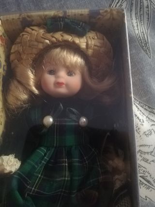 Bambolina in porcellana