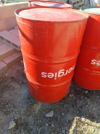 Bidón de aceite vacío.