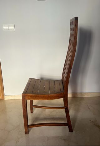 MESA CON CUATRO SILLAS EN TECA