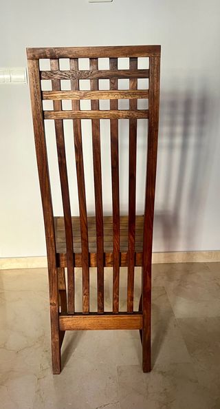 MESA CON CUATRO SILLAS EN TECA