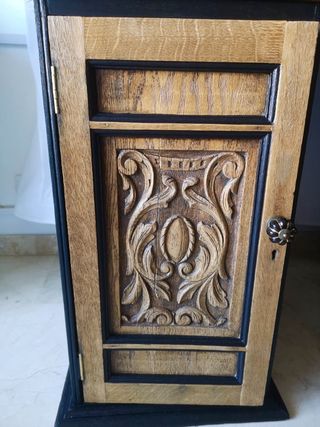 mueble antiguo estilo renacentista. madera tallada