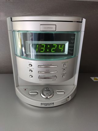 Radio despertador con reproductor de CD