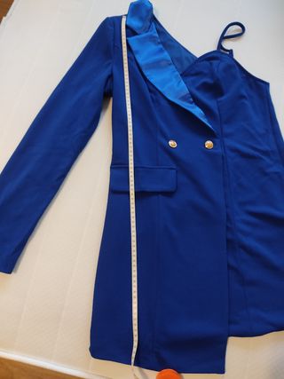 Vestido - chaqueta, es totalmente nuevo