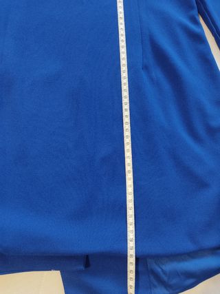 Vestido - chaqueta, es totalmente nuevo