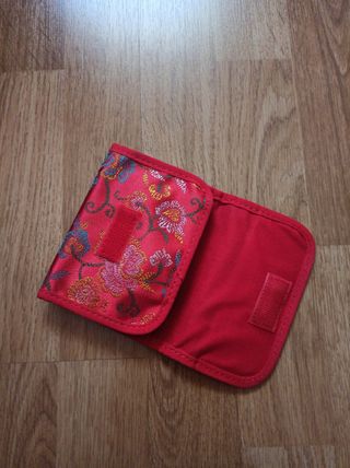 A ESTRENAR MONEDERO MOSCHINO