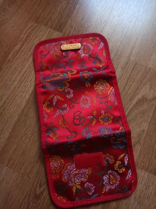 A ESTRENAR MONEDERO MOSCHINO