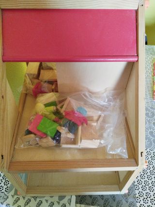 Casa de muñecas de madera.