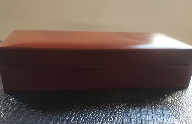 Cigarrera de piel con accesorios