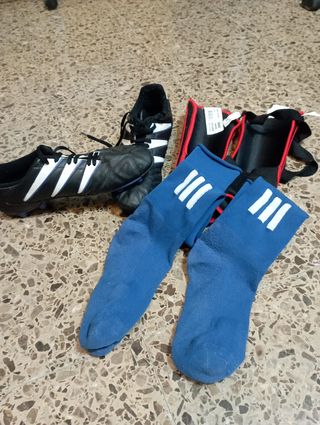 Zapatillas fútbol + protección + medias