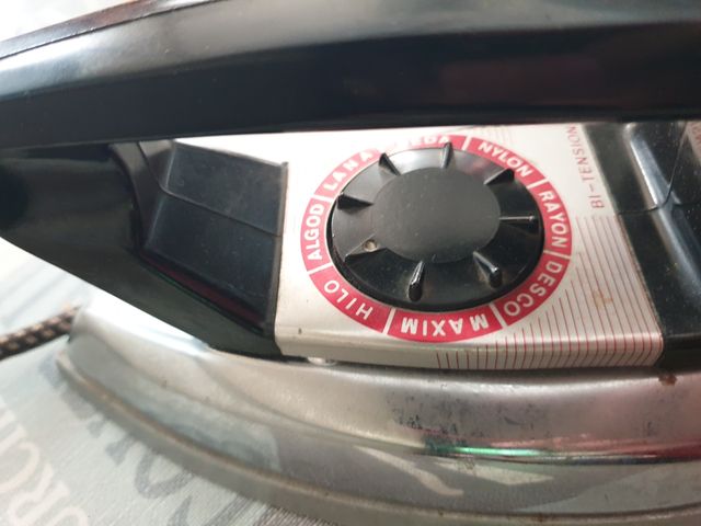 Plancha antigua Jata modelo 554