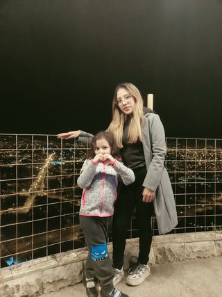 Busco trabajo como niñera,camarera