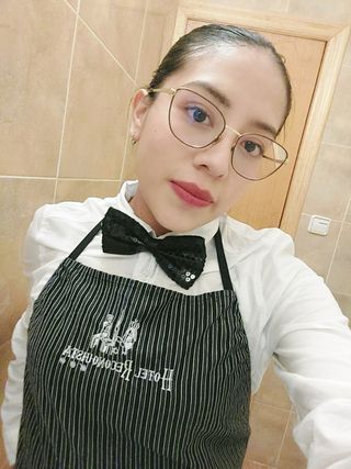 Busco trabajo como niñera,camarera