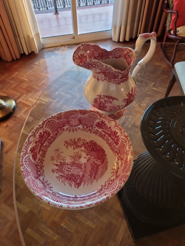 Vaso in Aguamanil e porcellana