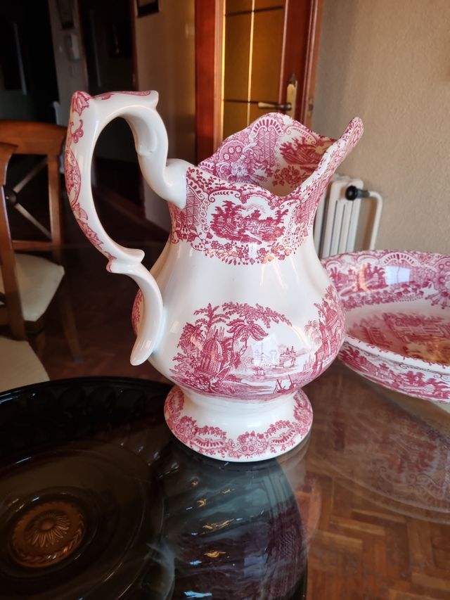 Vaso in Aguamanil e porcellana