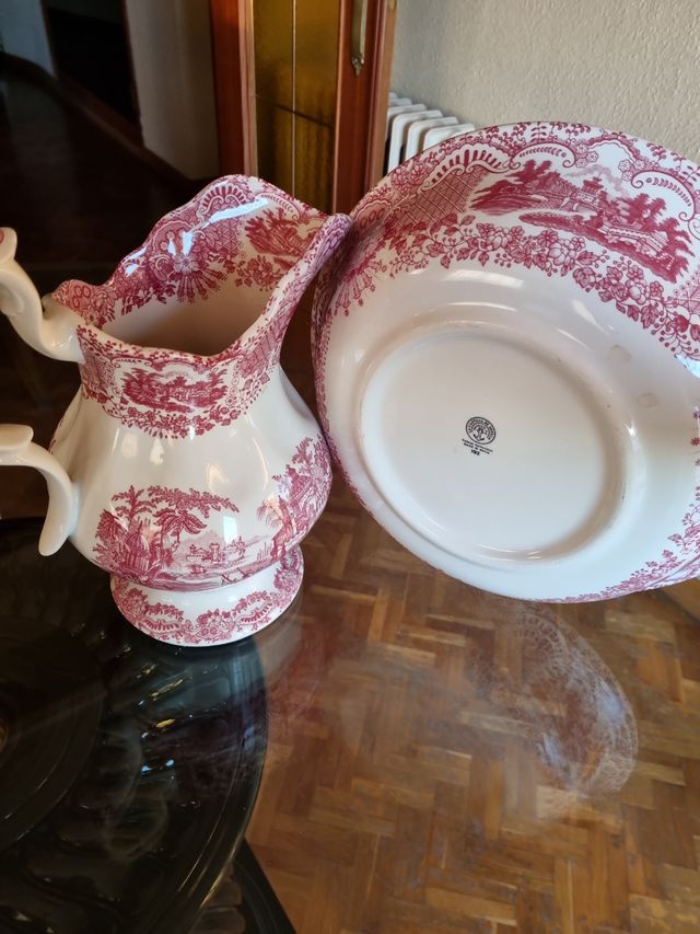 Vaso in Aguamanil e porcellana