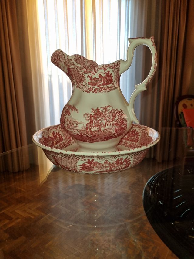 Vaso in Aguamanil e porcellana