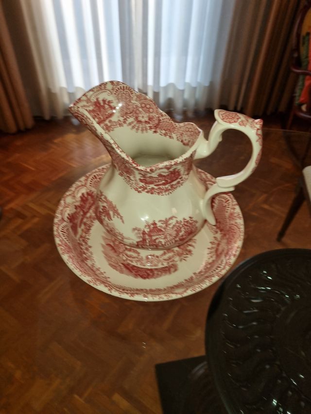 Vaso in Aguamanil e porcellana