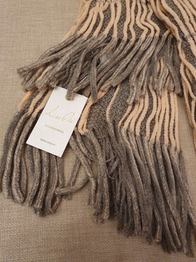 Sciarpa rosa e grigia