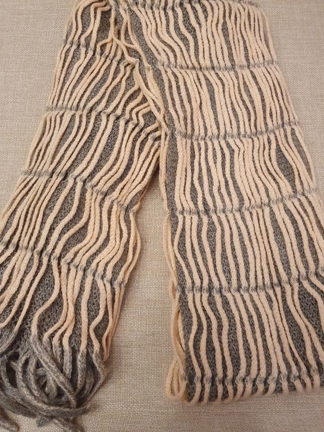 Sciarpa rosa e grigia