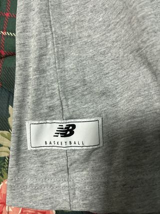 T-shirt New Balance taglia L