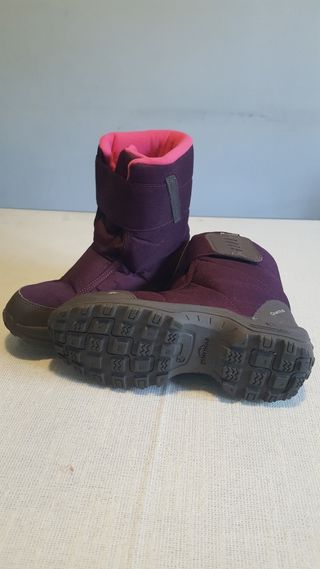 Botas de nieve y montaña.