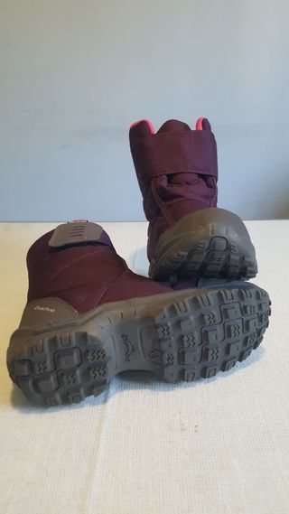 Botas de nieve y montaña.
