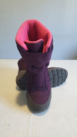 Botas de nieve y montaña.