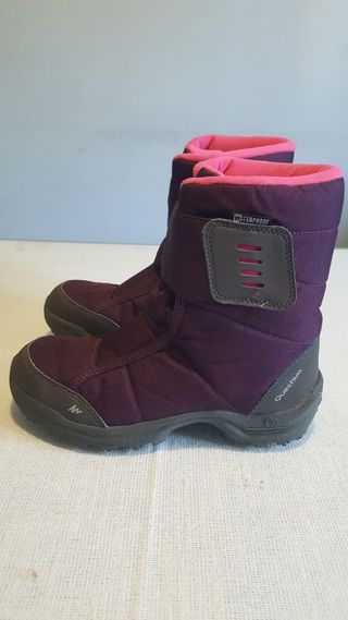 Botas de nieve y montaña.