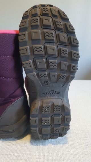 Botas de nieve y montaña.