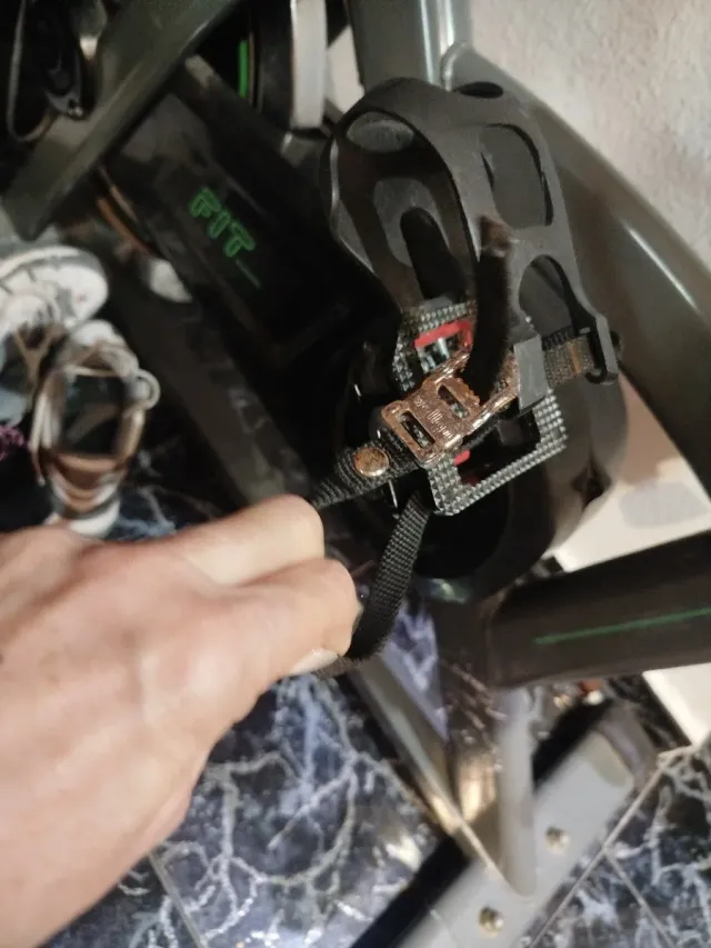 bici indoor cecotec 20extreme con pedal y calas 