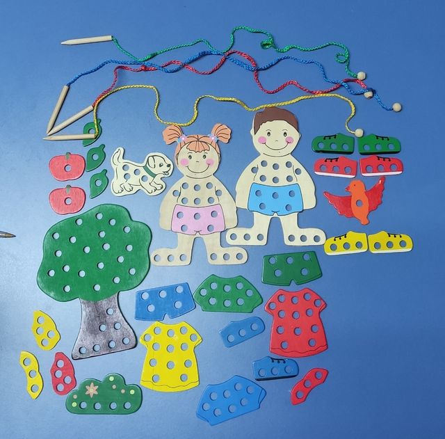 Juego de ensartar de madera