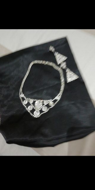 Set gioiello:collana, orecchini