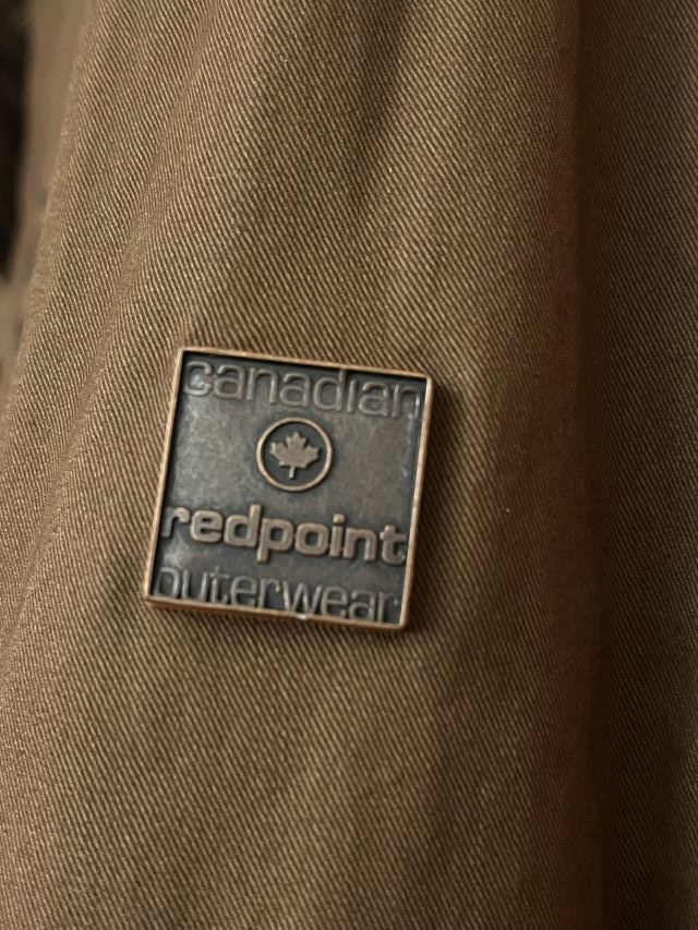 Trenca marca Redpoint en color marrón