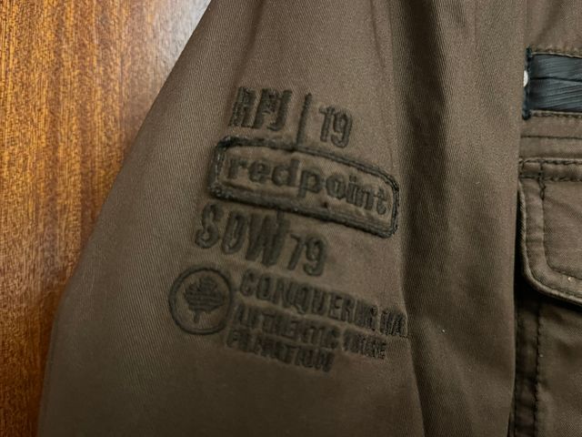 Trenca marca Redpoint en color marrón