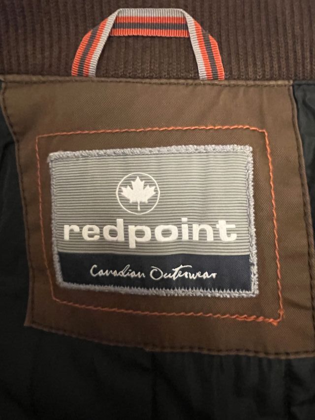 Trenca marca Redpoint en color marrón