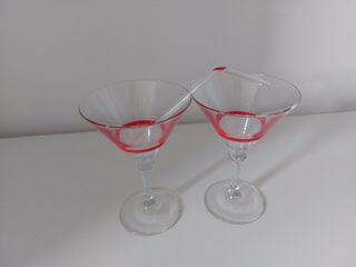 Copas coctel, botella, aperitivos