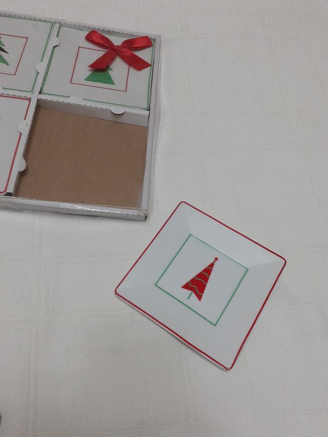 PLATOS DE PORCELANA CON MOTIVOS NAVIDEÑO