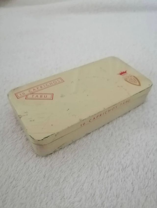 Caja metálica vintage