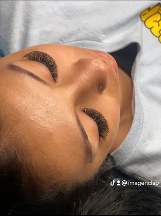 Extensiones de pestañas volumen