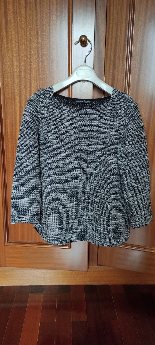 Jersey negro. Suéter. Punto. Manga larga.