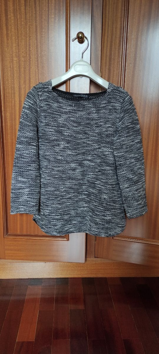 Jersey negro. Suéter. Punto. Manga larga.